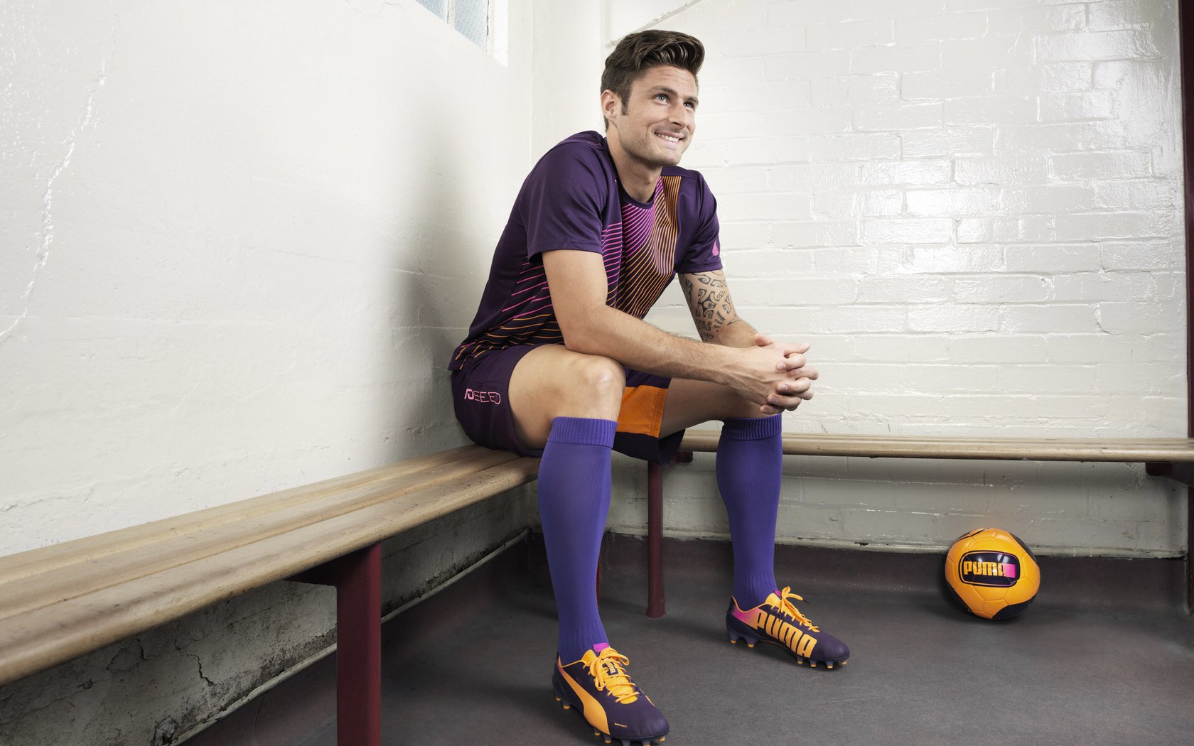 爱游戏内容中心-阿森纳-小胜拜仁，努力拼抢保持实力提升露锋芒，阿森纳小球迷